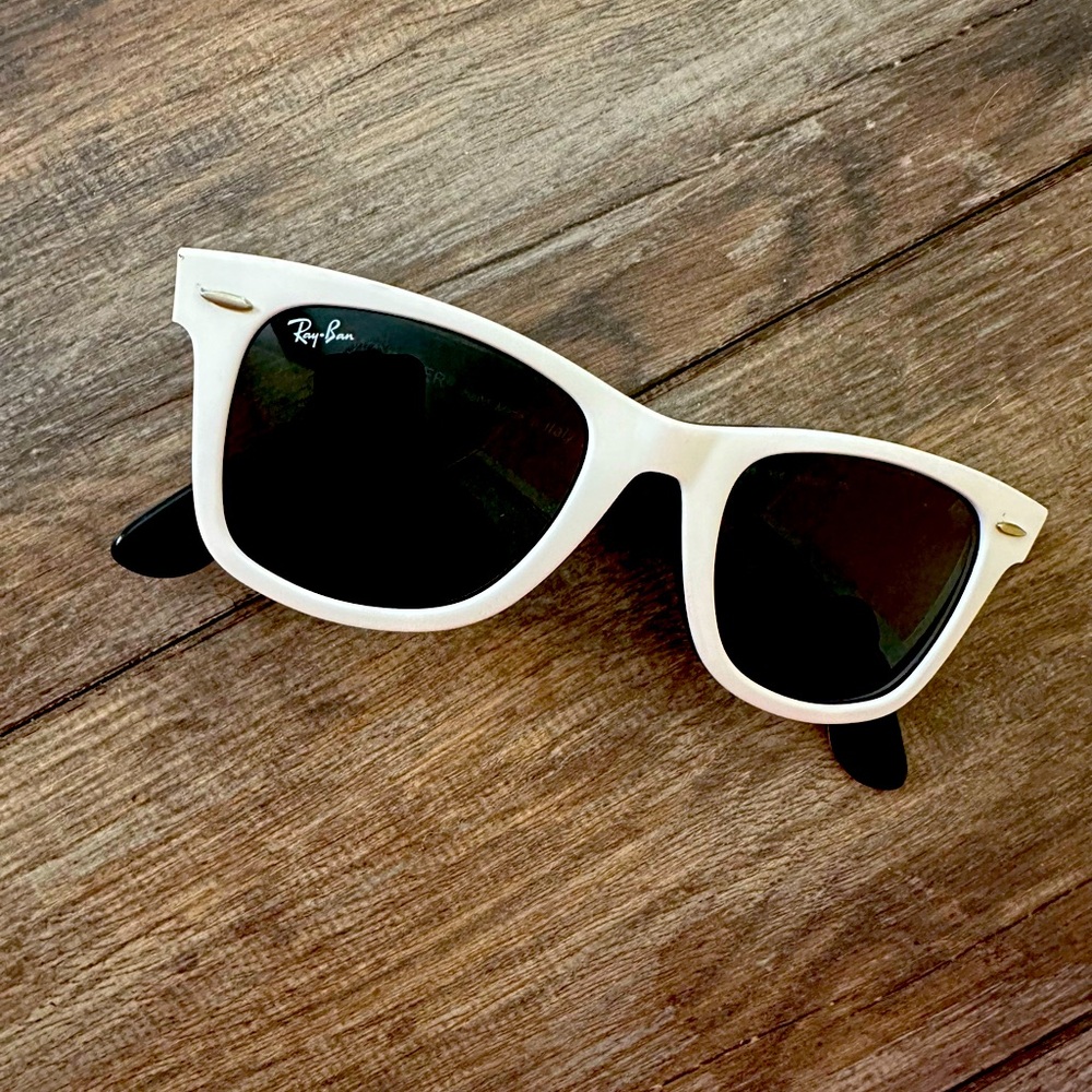 Ray-Ban wayfarer sunglasses